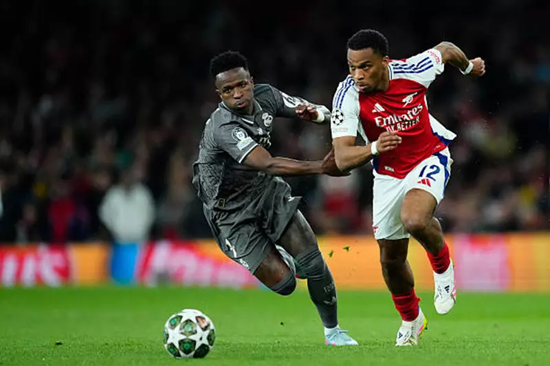 مكالمة مفصلية: صفقة غامضة تلوح في الأفق بين ريال مدريد وأرسنال