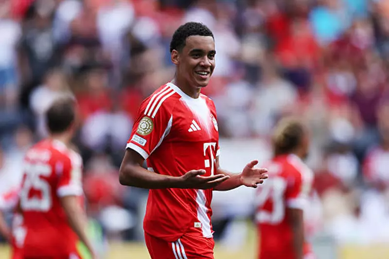 تقرير حصري: إصابة موسيالا تزيد الضغوط على بايرن ميونخ قبيل مواجهة شتوتجارت