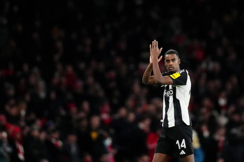 على خطى سيناريو فيرتز: تحليل صفقة إيزاك المحتملة لليفربول